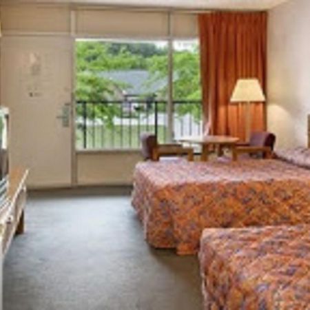 Town And Country Inn Suites Spindale 外观 照片