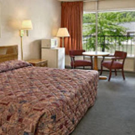 Town And Country Inn Suites Spindale 福里斯特城 外观 照片